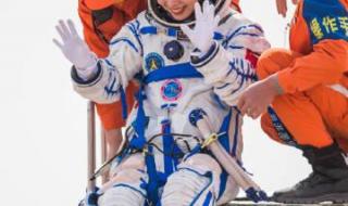 神十三航天员出舱画面 神十三航天员出舱画面